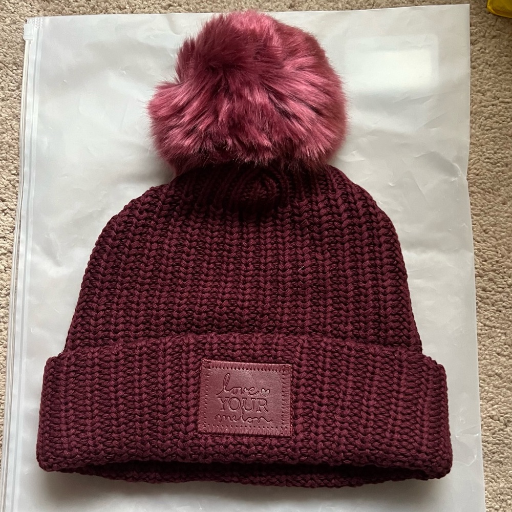 New, never worn. Love Your Melon BURGUNDY MONOCHROME POM BEANIE